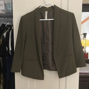 Chic olive green blazer, size M